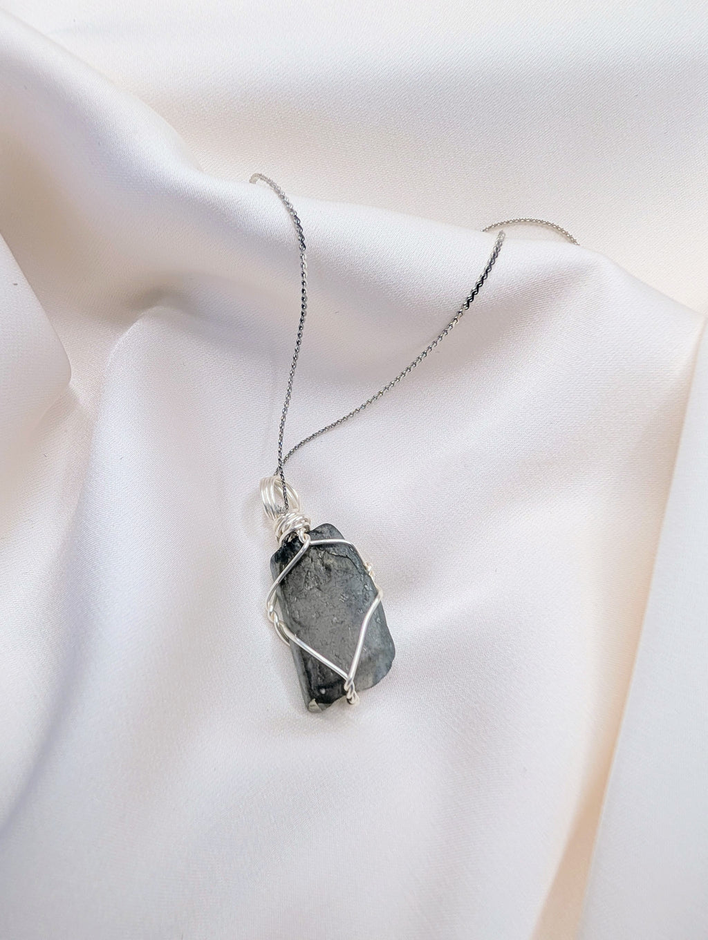 Labradorite crystal necklace (chain included)