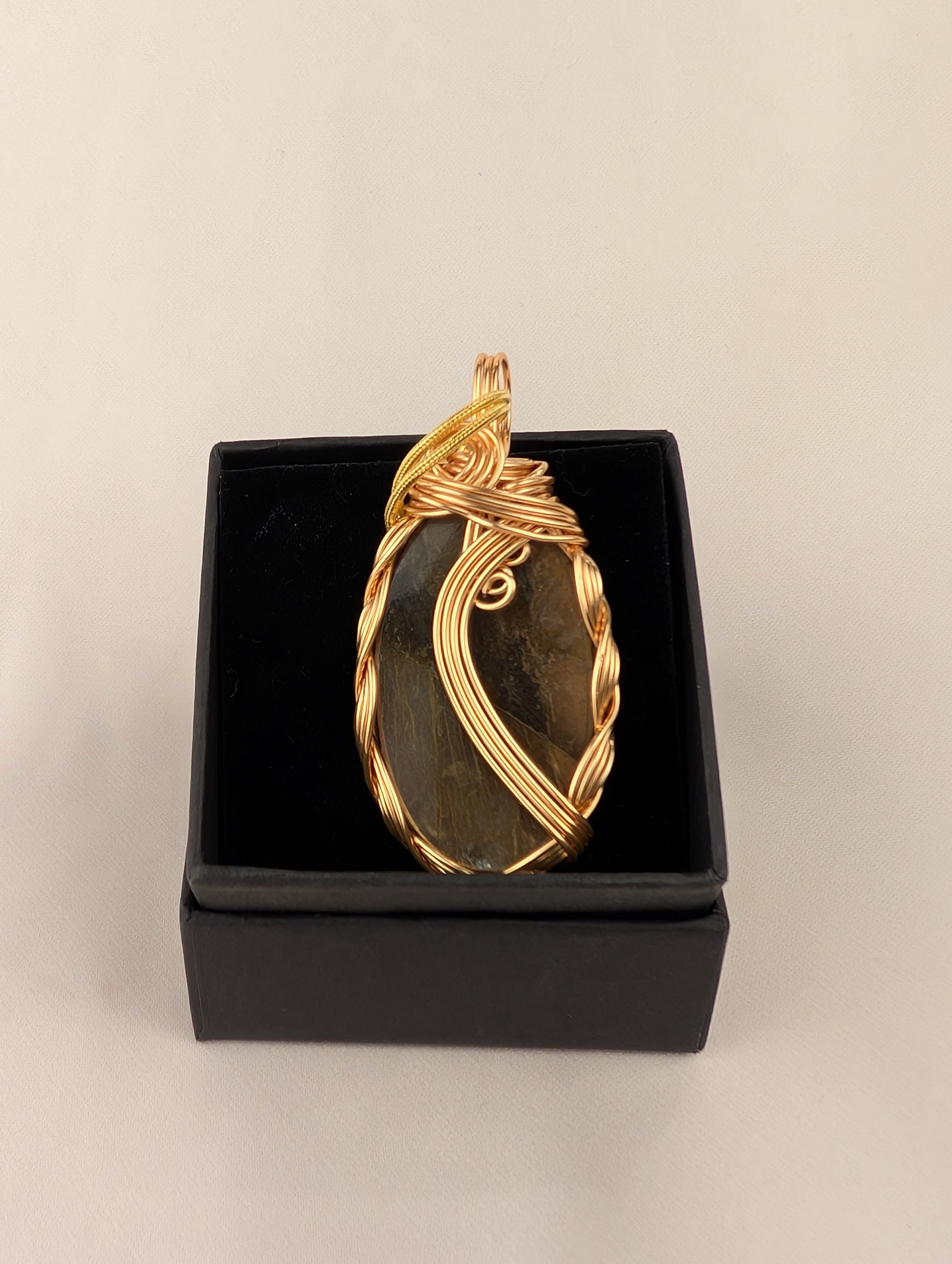 Golden Reflection Labradorite Pendant